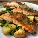 Saftiger Lachs und grüner Spargel auf einem Teller.