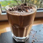 ['Close-up view of a creamy pear smoothie in a glass, with a sprinkle of cocoa powder on top.', 'Side view of a refreshing birnen smoothie, showcasing its thick texture and garnished with spices.', 'Detailed shot of a delicious pear smoothie, highlighting its vibrant color and frothy surface.', 'Smoothie glass filled with a rich birnen blend, accented with a dash of cinnamon and star anise.']